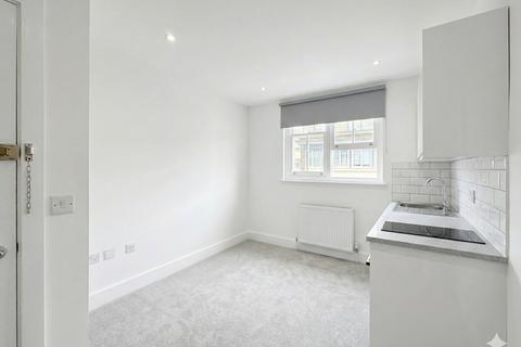 undefined, c Clayponds Lane, London, TW8