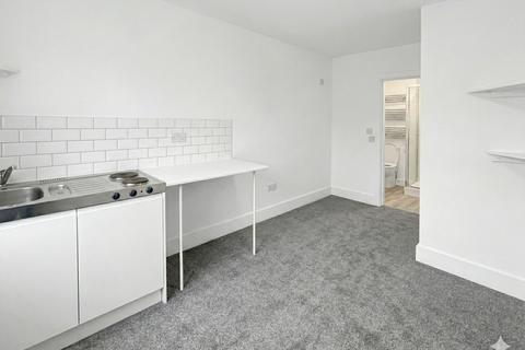 undefined, c Clayponds Lane, London, TW8