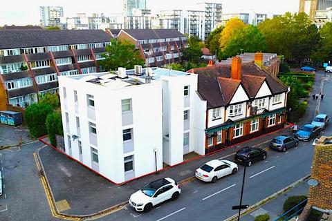 undefined, c Clayponds Lane, London, TW8
