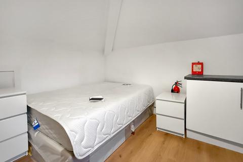 undefined, c Clayponds Lane, London, TW8