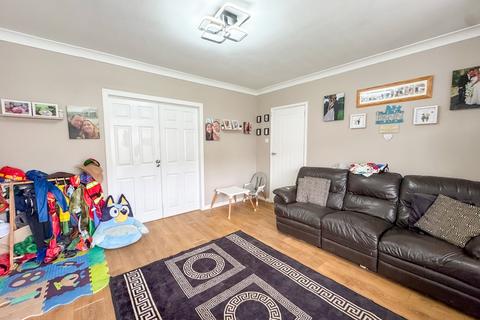 3 bedroom detached house for sale, Kenilworth Drive, Worksop S81