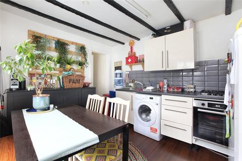 2 bedroom flat to rent, Battersea High Street, London