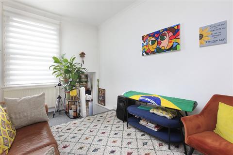 2 bedroom flat to rent, Battersea High Street, London