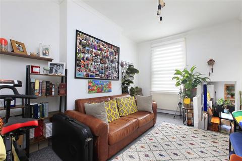 2 bedroom flat to rent, Battersea High Street, London