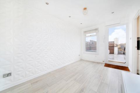 2 bedroom flat for sale, Inworth Street, London