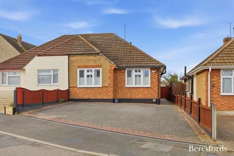 2 bedroom bungalow for sale, Burstead Drive, Billericay, CM11