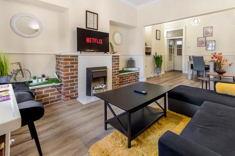 2 bedroom terraced house for sale, High Street, Farnborough GU14