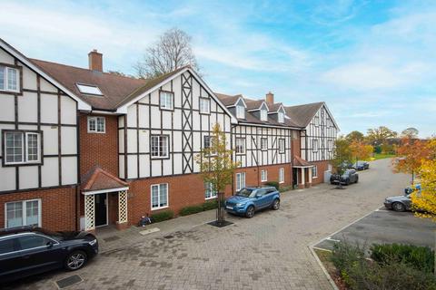 2 bedroom flat for sale, Grange Road, Chalfont St Peter, Gerrards Cross