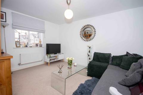 2 bedroom flat for sale, Grange Road, Chalfont St Peter, Gerrards Cross