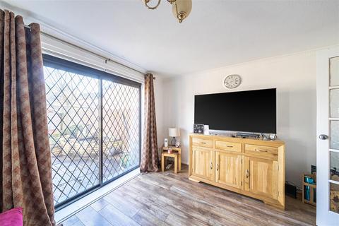 3 bedroom terraced house for sale, Warrens Shawe Lane, Edgware