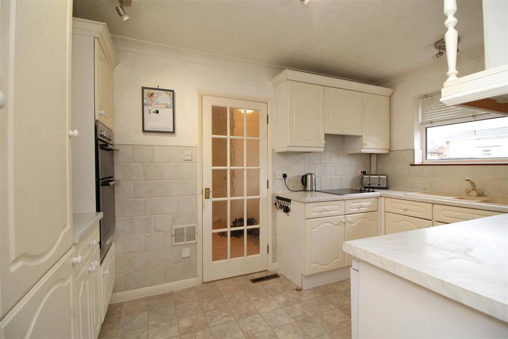 Kitchen 2 .JPG