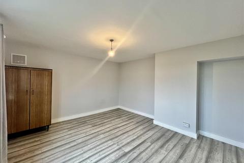 3 bedroom apartment for sale, Uxbridge Road, Southall UB1