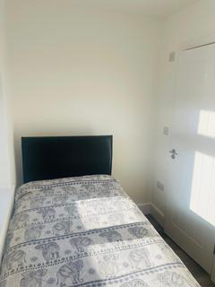 1 bedroom in a house share to rent, North Hyde Road, Hayes UB3