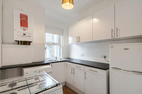 2 bedroom flat to rent, Theatre Street, London, SW11