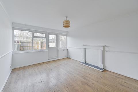 3 bedroom apartment to rent, Belvoir Close, London