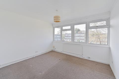3 bedroom apartment to rent, Belvoir Close, London