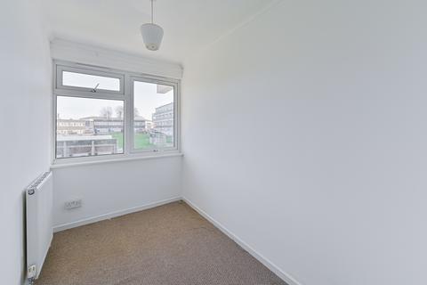 3 bedroom apartment to rent, Belvoir Close, London