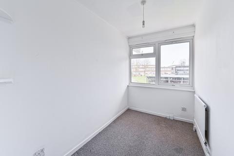 3 bedroom apartment to rent, Belvoir Close, London