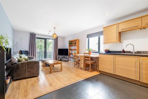 2 bedroom flat for sale, Crown Dale, London, SE19