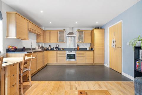 2 bedroom flat for sale, Crown Dale, London, SE19