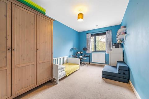 2 bedroom flat for sale, Crown Dale, London, SE19