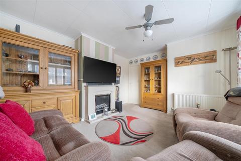 2 bedroom detached bungalow for sale, Newton Close, Maidstone