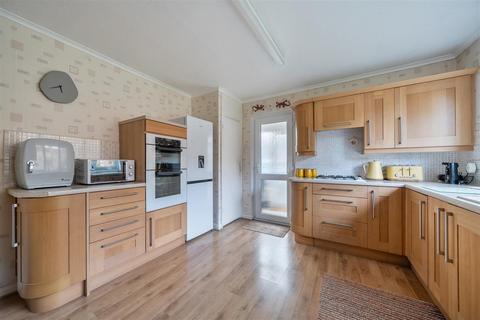 2 bedroom detached bungalow for sale, Newton Close, Maidstone