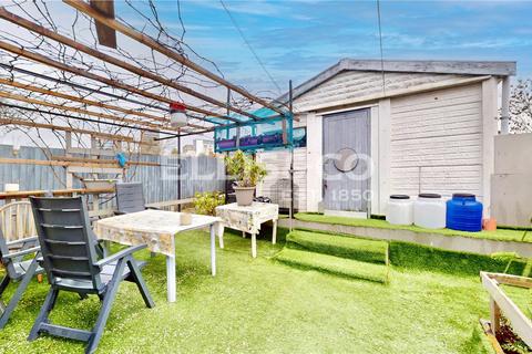 3 bedroom end of terrace house for sale, Park Road, Wembley, HA0