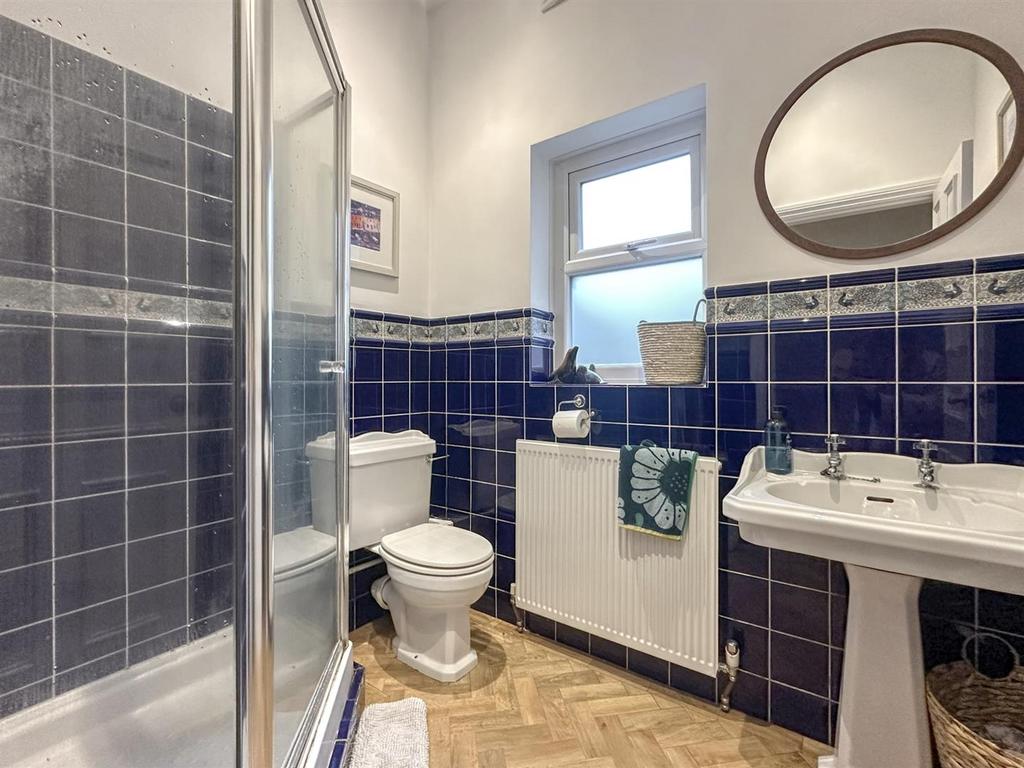 Ground floor shower room/wc