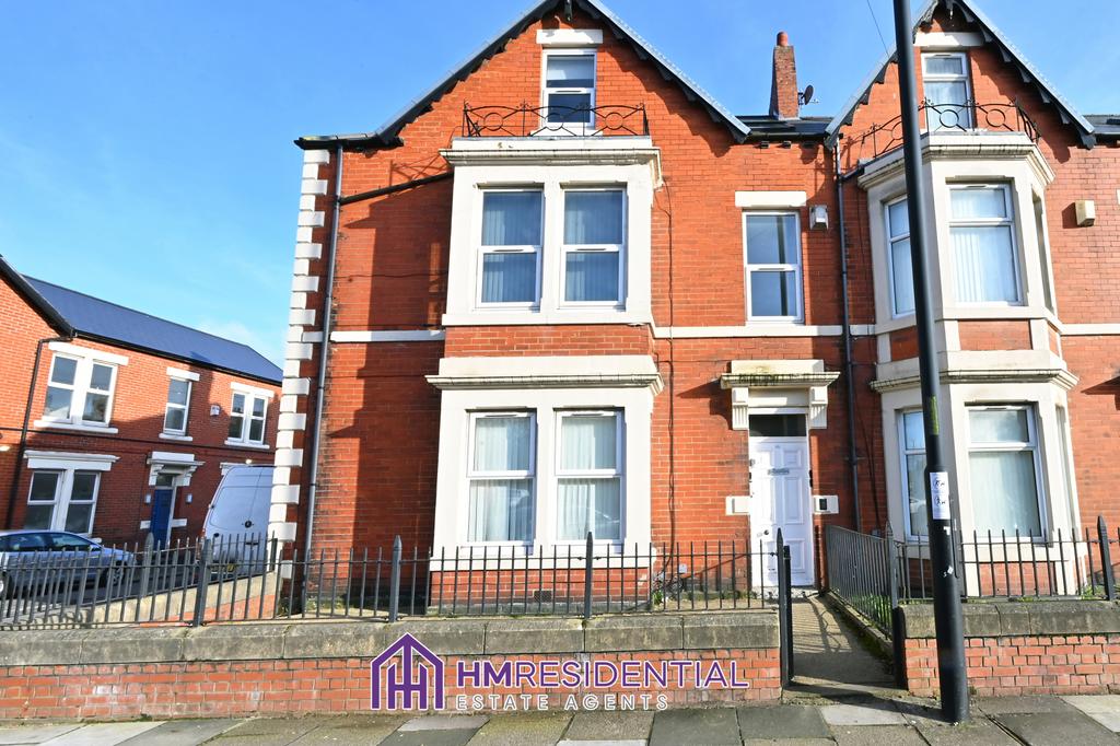 Available now to rent a 1st Floor 2 bedroom apart