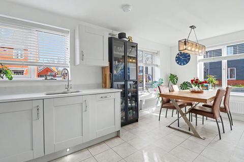 undefined, Warwick Way, Southampton SO31