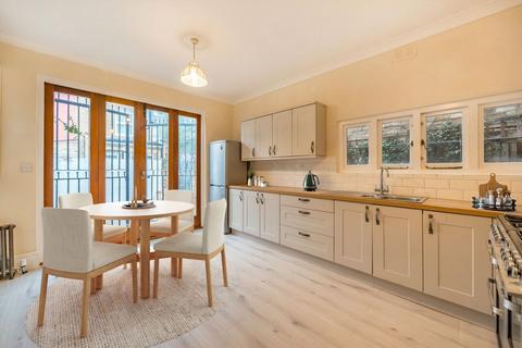4 bedroom terraced house for sale, Davis Road, London W3