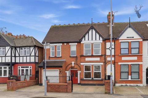 4 bedroom end of terrace house for sale, The Ridgeway, London E4
