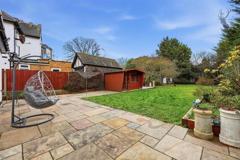 4 bedroom end of terrace house for sale, The Ridgeway, London E4