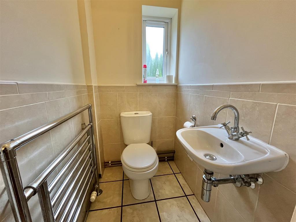 Attached Double Garage &amp; Wc