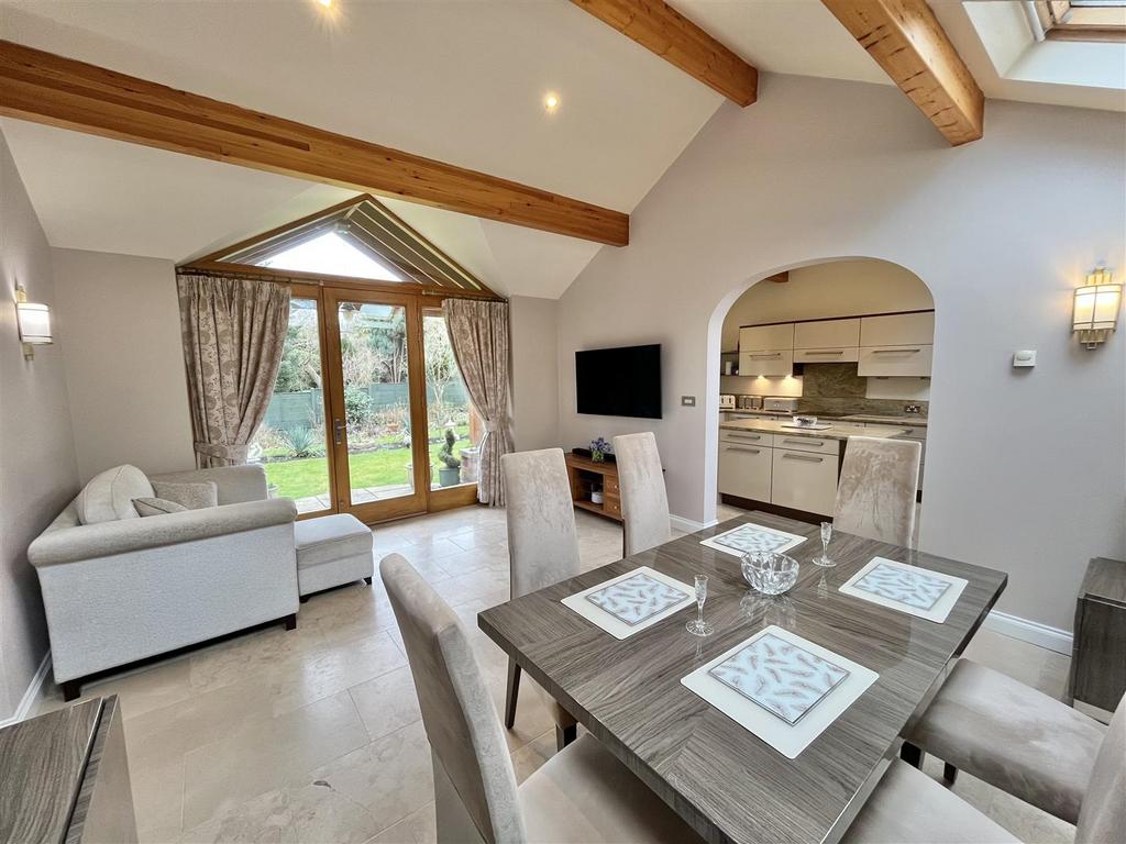 Entrance Hall/Dining Room
