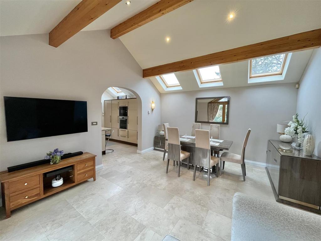 Entrance Hall/Dining Room