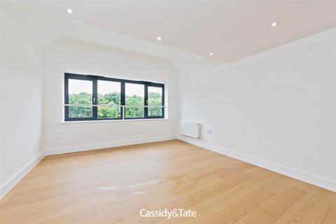 undefined, Watling Street, Radlett