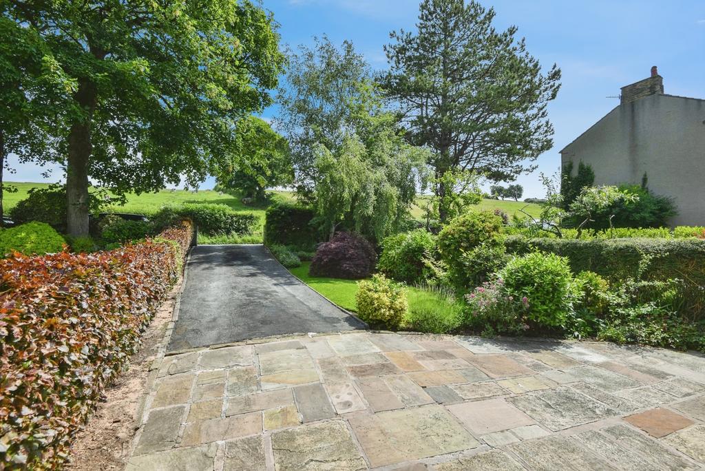 Front Garden & Drive