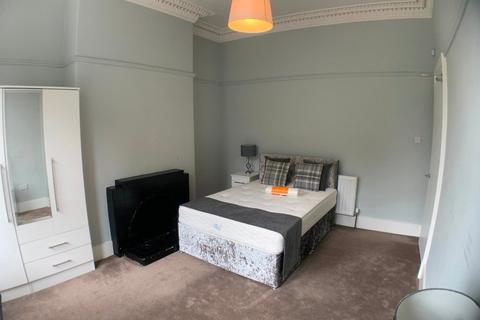 4 bedroom flat for sale, North Woodside Road, Glasgow G20