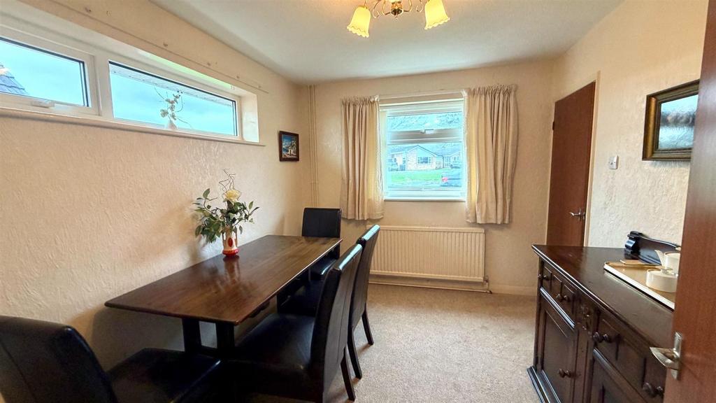 Double aspect dining room