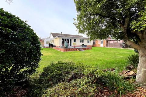 3 bedroom detached bungalow for sale, Ballard Close, New Milton, Hampshire. BH25 5HW