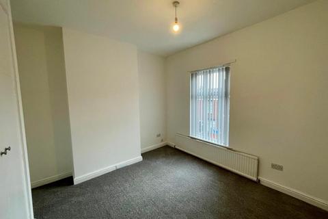 2 bedroom terraced house to rent, Farr Street, Stockport