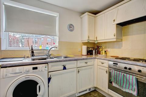 2 bedroom flat for sale, Belvedere Gardens, Benton, Newcastle upon Tyne, Tyne and Wear, NE12