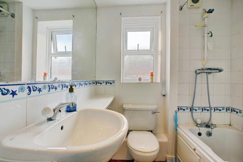 2 bedroom flat for sale, Belvedere Gardens, Benton, Newcastle upon Tyne, Tyne and Wear, NE12