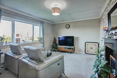 2 bedroom flat for sale, Chesters Avenue, Newcastle upon Tyne, Tyne and Wear, NE12