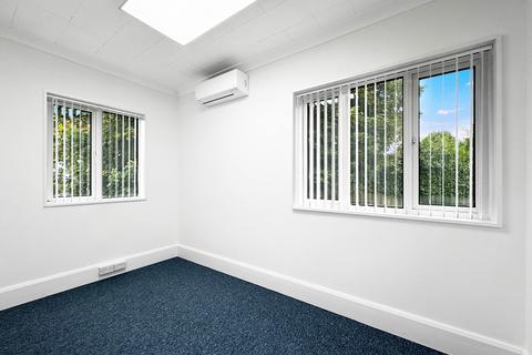 Distribution warehouse to rent, 31 Bois Ln Amersham HP6 6BT