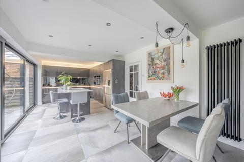 4 bedroom semi-detached house to rent, Almsford Oval, Harrogate, HG2