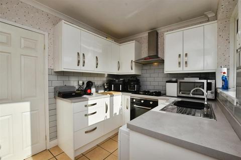 2 bedroom end of terrace house for sale, Acklam Road, Hull HU12