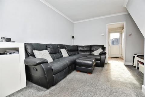 2 bedroom end of terrace house for sale, Acklam Road, Hull HU12